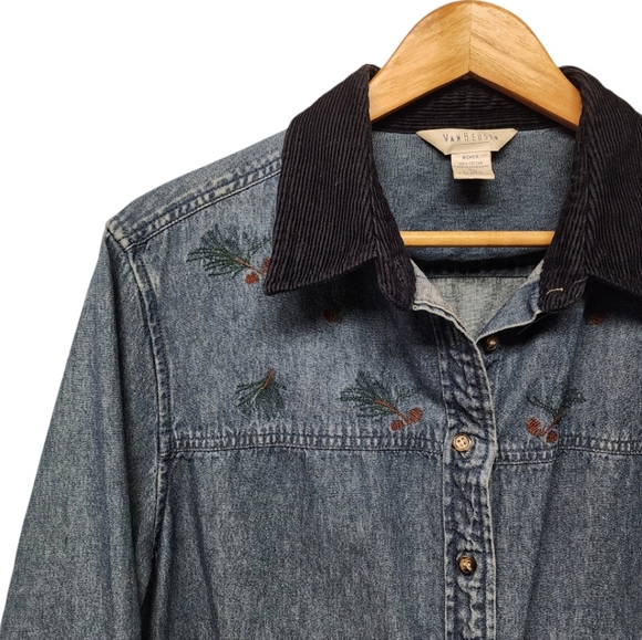 🎄 Vintage Van Heusen Denim holiday Shirt with Embroidered pine needles Details - Picture 1 of 7